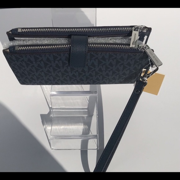 Michael Kors Jet set Travel Double Zip Wristlet - Picture 5 of 7